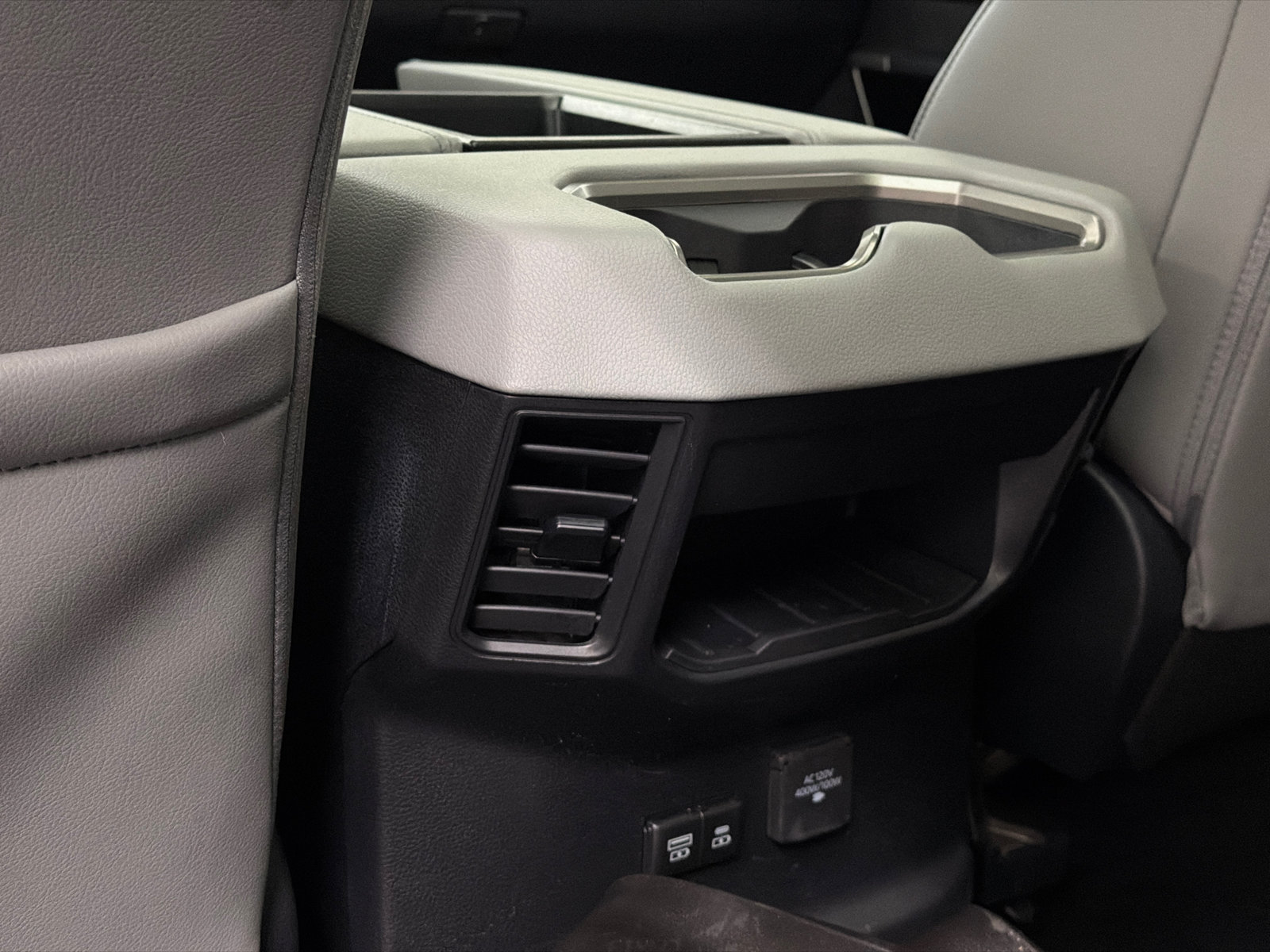 Used 2025 Toyota Tundra Limited AWD/4WD image 19