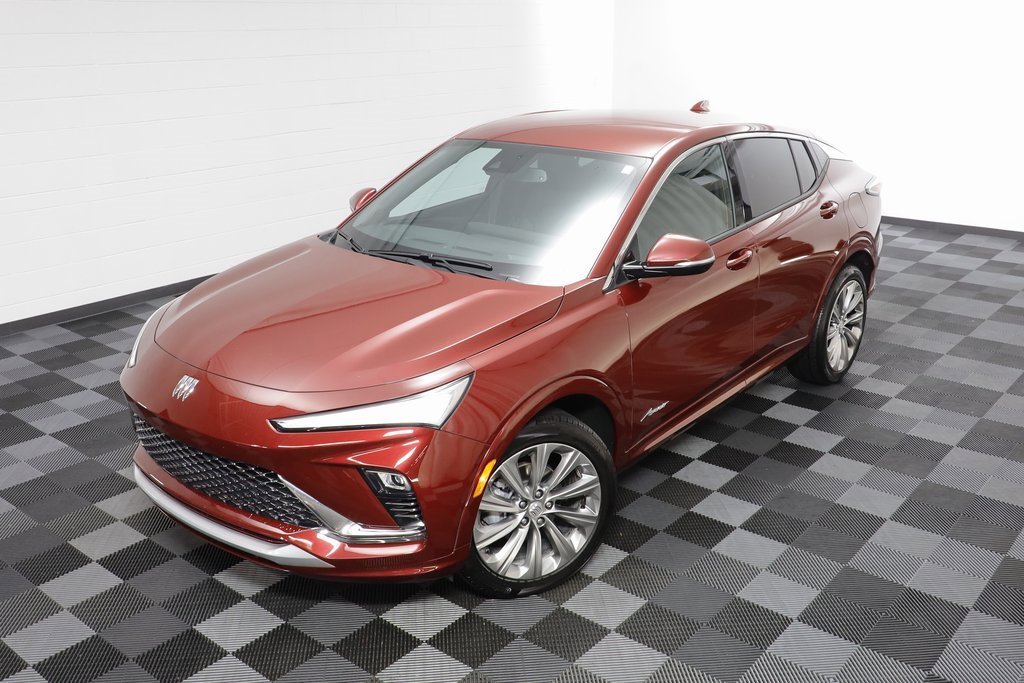Certified 2025 Buick Envista Avenir image 2