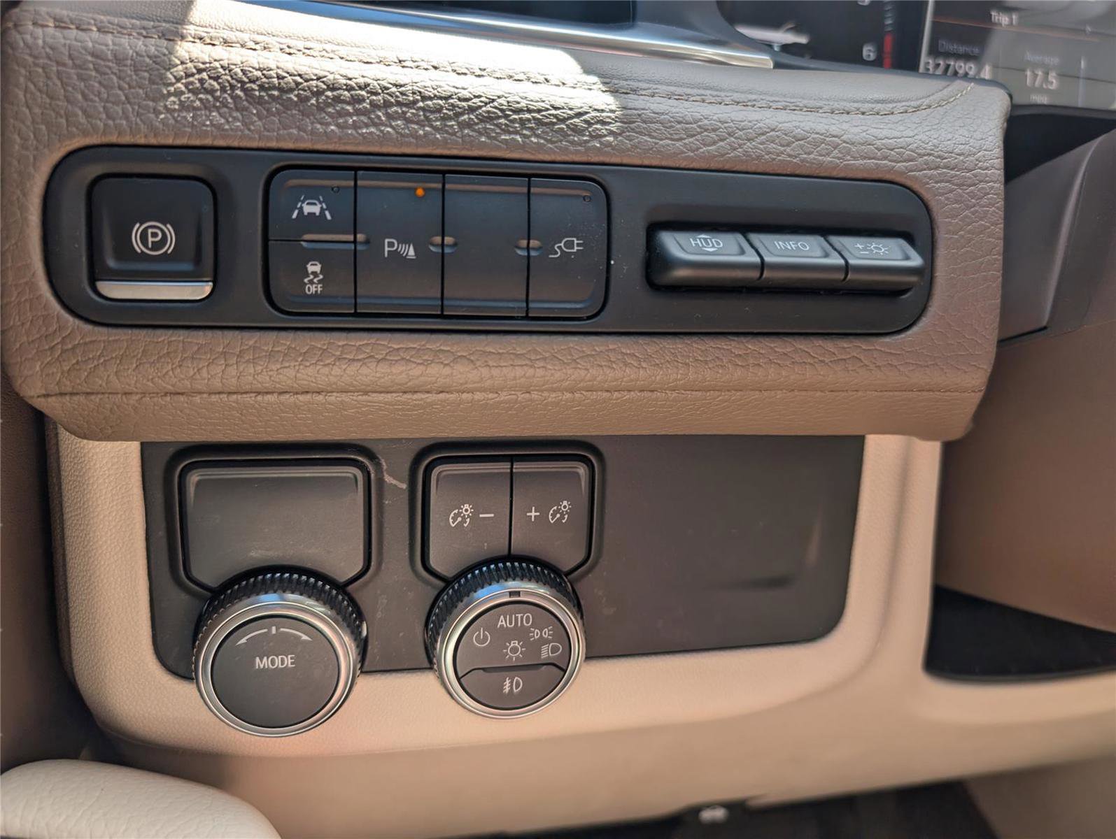 Used 2021 GMC Yukon Denali RWD image 24