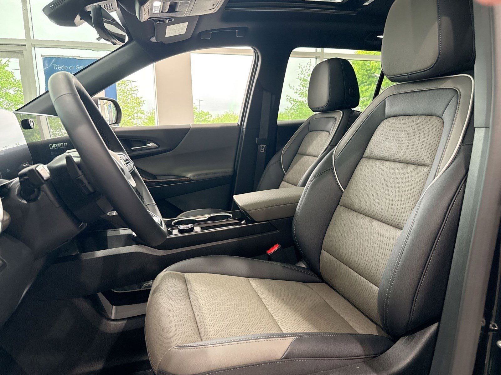 New 2026 Chevrolet Equinox LT w/ Convenience Package II FWD image 13