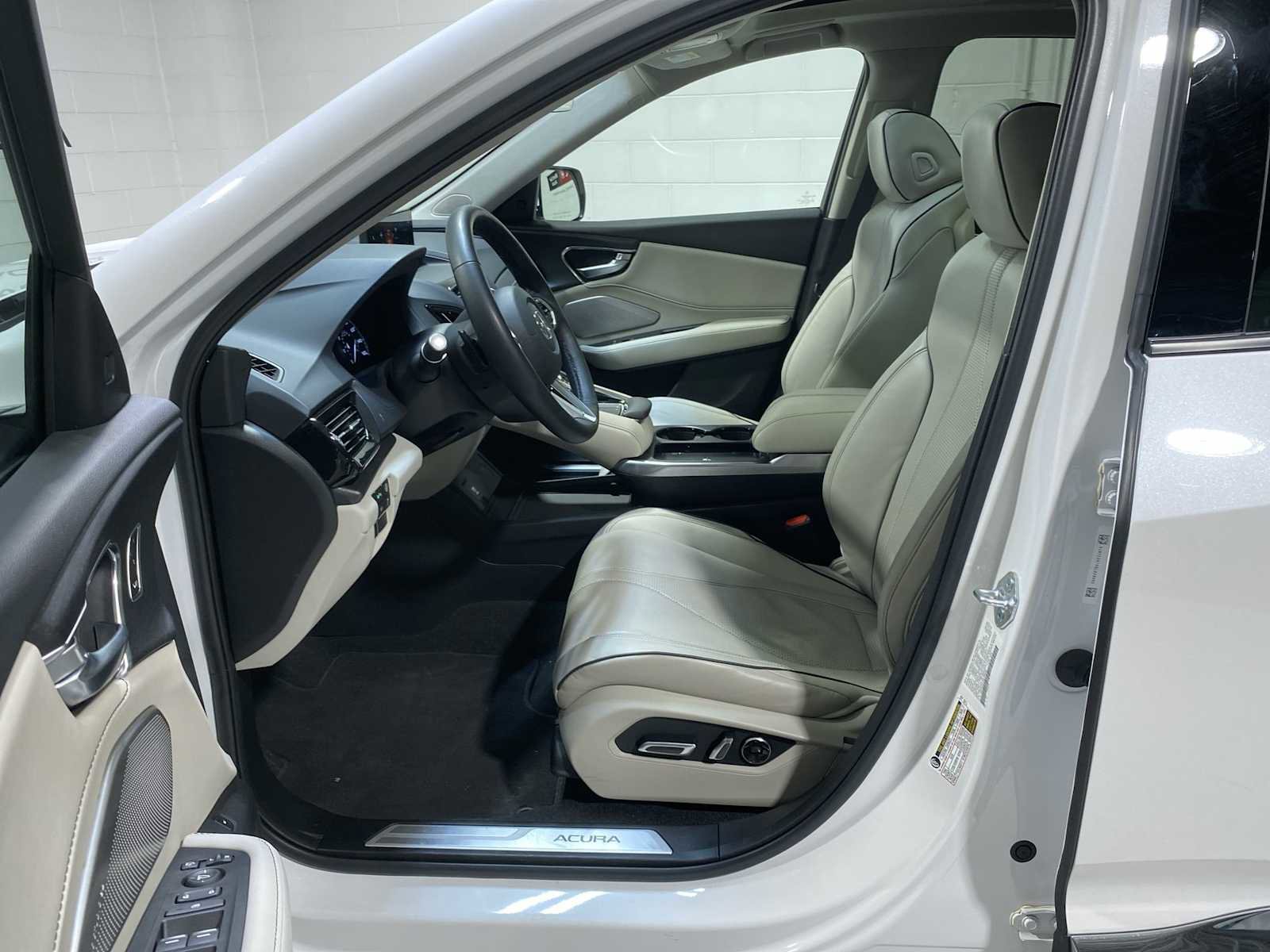 Certified 2025 Acura RDX SH-AWD w/ Advance Package image 2