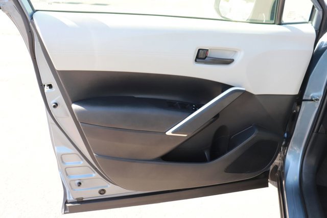 Used 2023 Toyota Corolla Cross L image 8