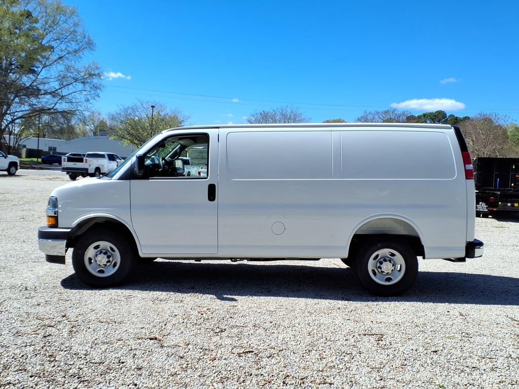 New 2026 Chevrolet Express 2500 w/ Driver Convenience Package RWD image 4