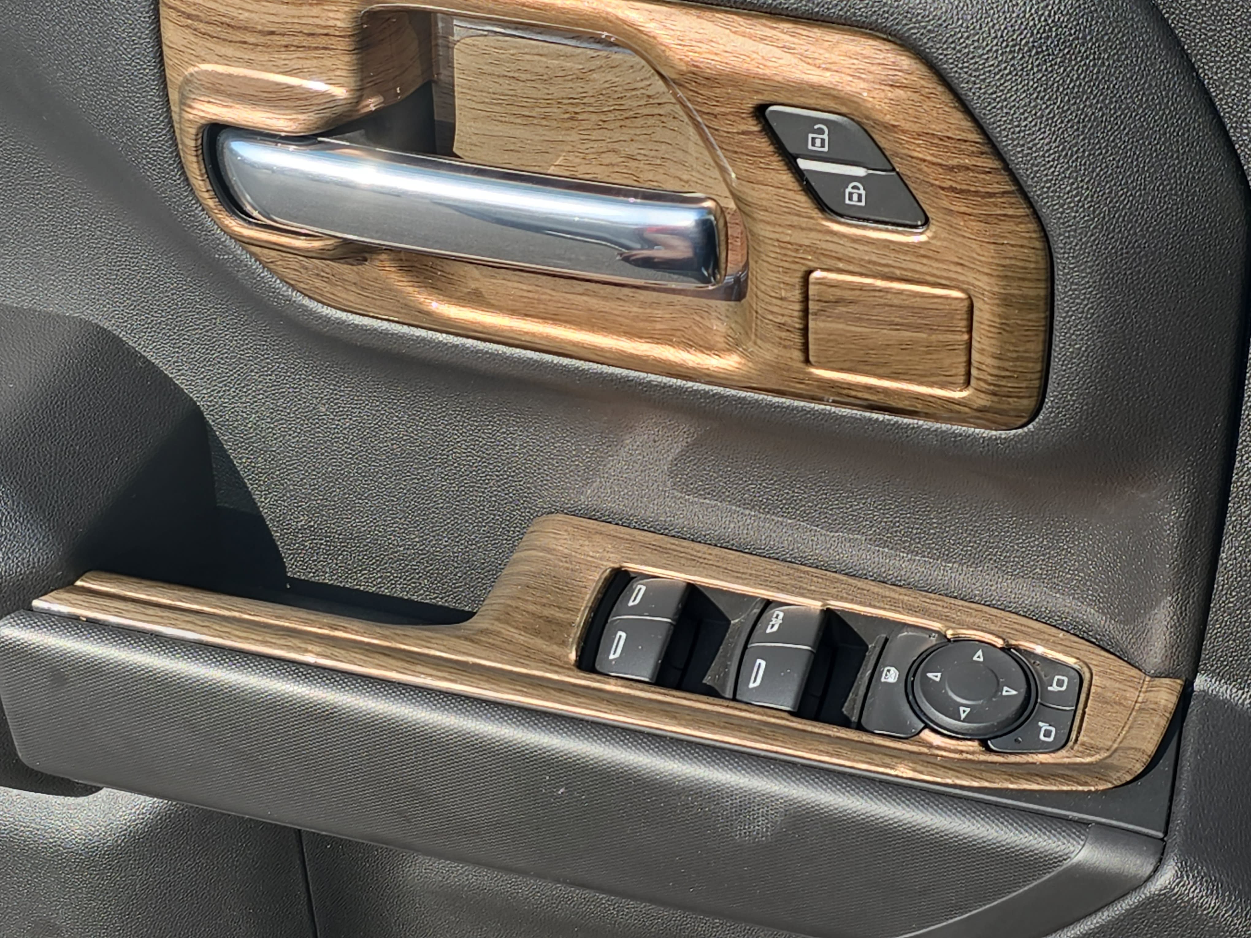 Used 2025 Chevrolet Silverado 1500 Custom RWD image 26