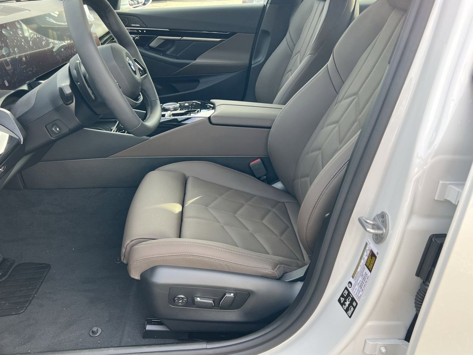 Certified 2025 BMW 530i xDrive w/ Premium Package image 10