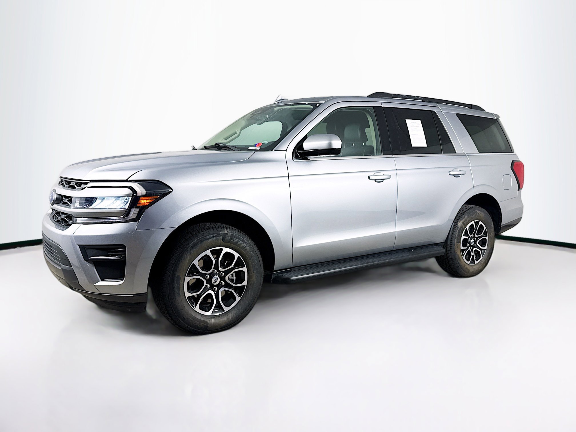 Used 2024 Ford Expedition XLT image 4