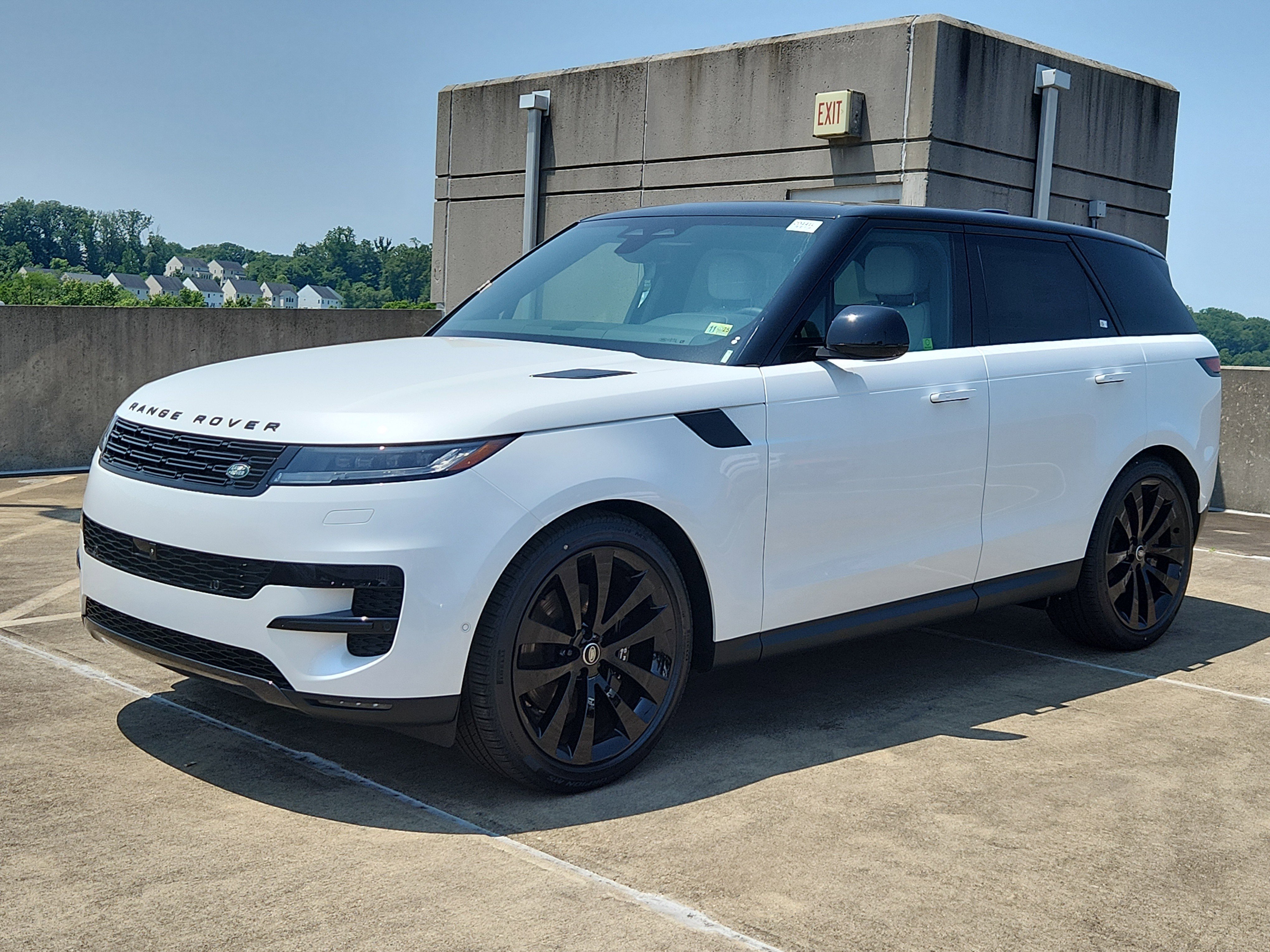 New 2025 Land Rover Range Rover Sport SE