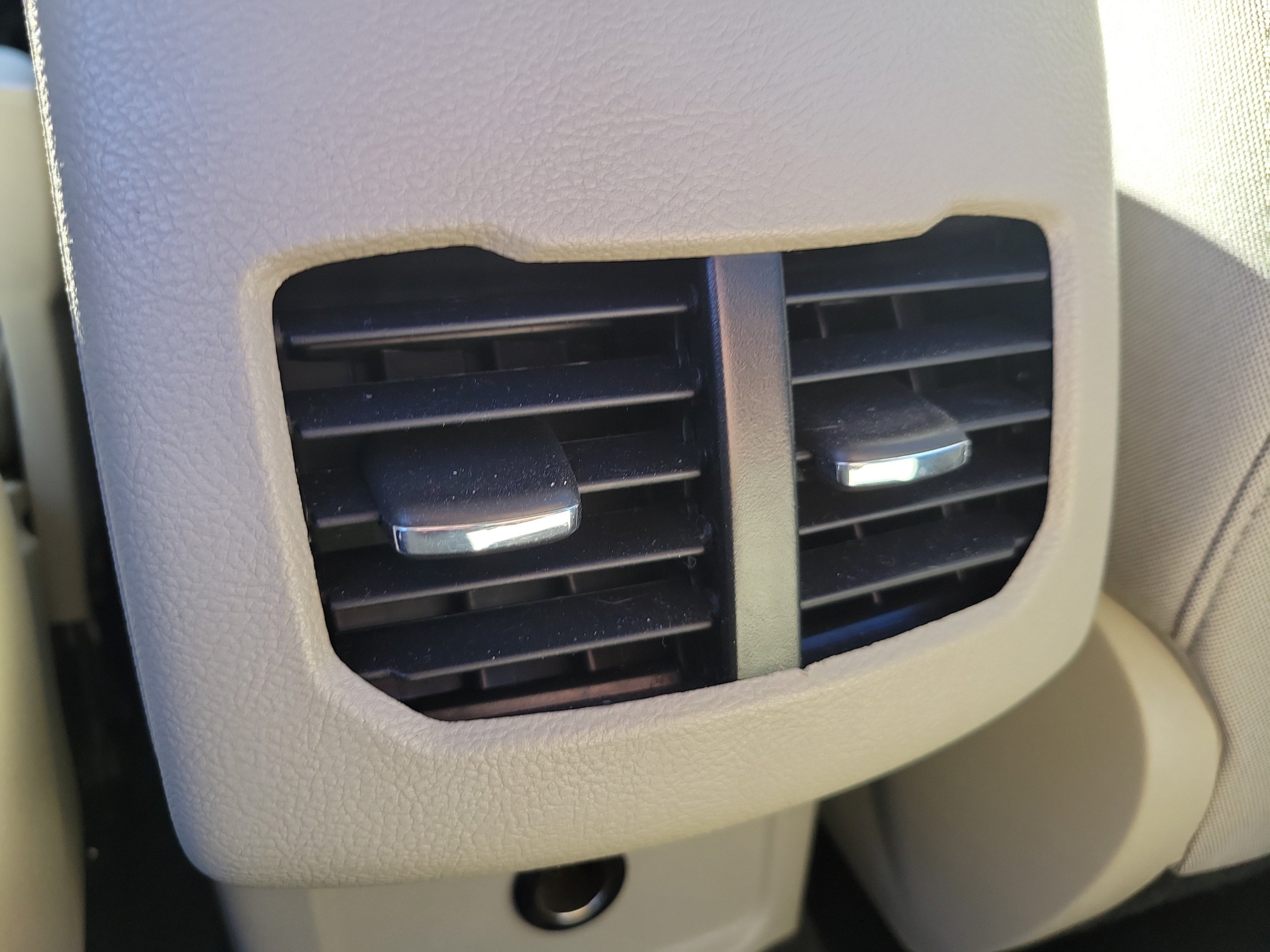 Used 2019 Ford Fusion SE FWD image 10
