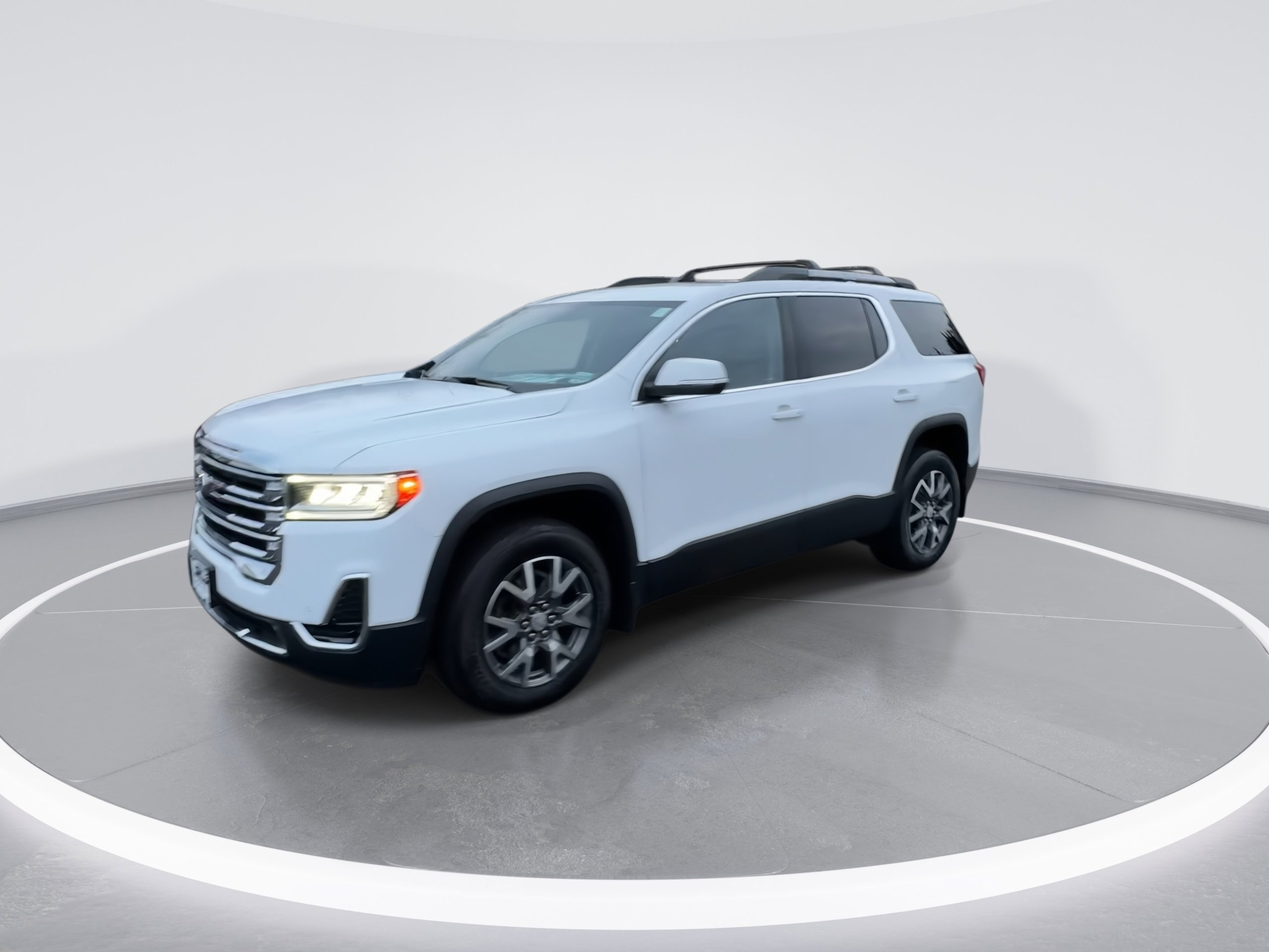 Used 2023 GMC Acadia SLE w/ Driver Convenience Package image 4