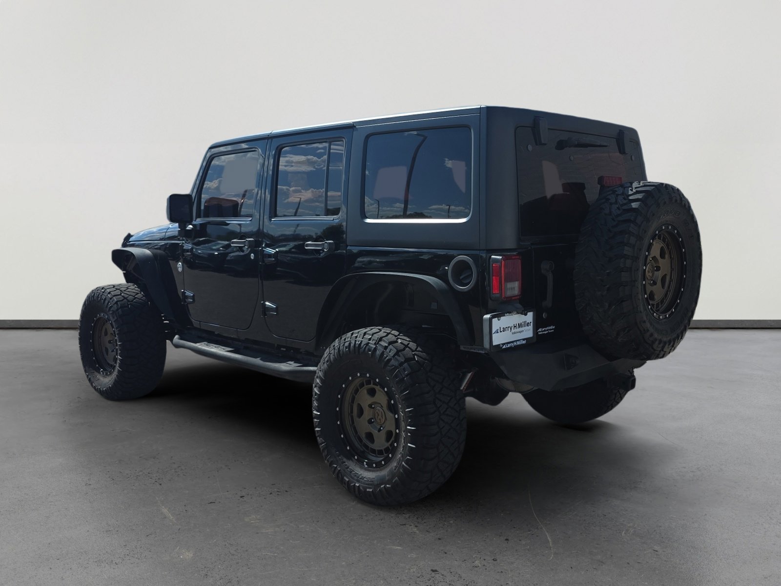 Used 2016 Jeep Wrangler Unlimited Sport w/ Connectivity Group AWD/4WD image 3