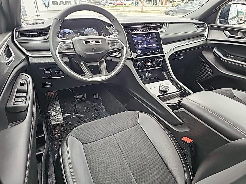 Certified 2024 Jeep Grand Cherokee Altitude image 17