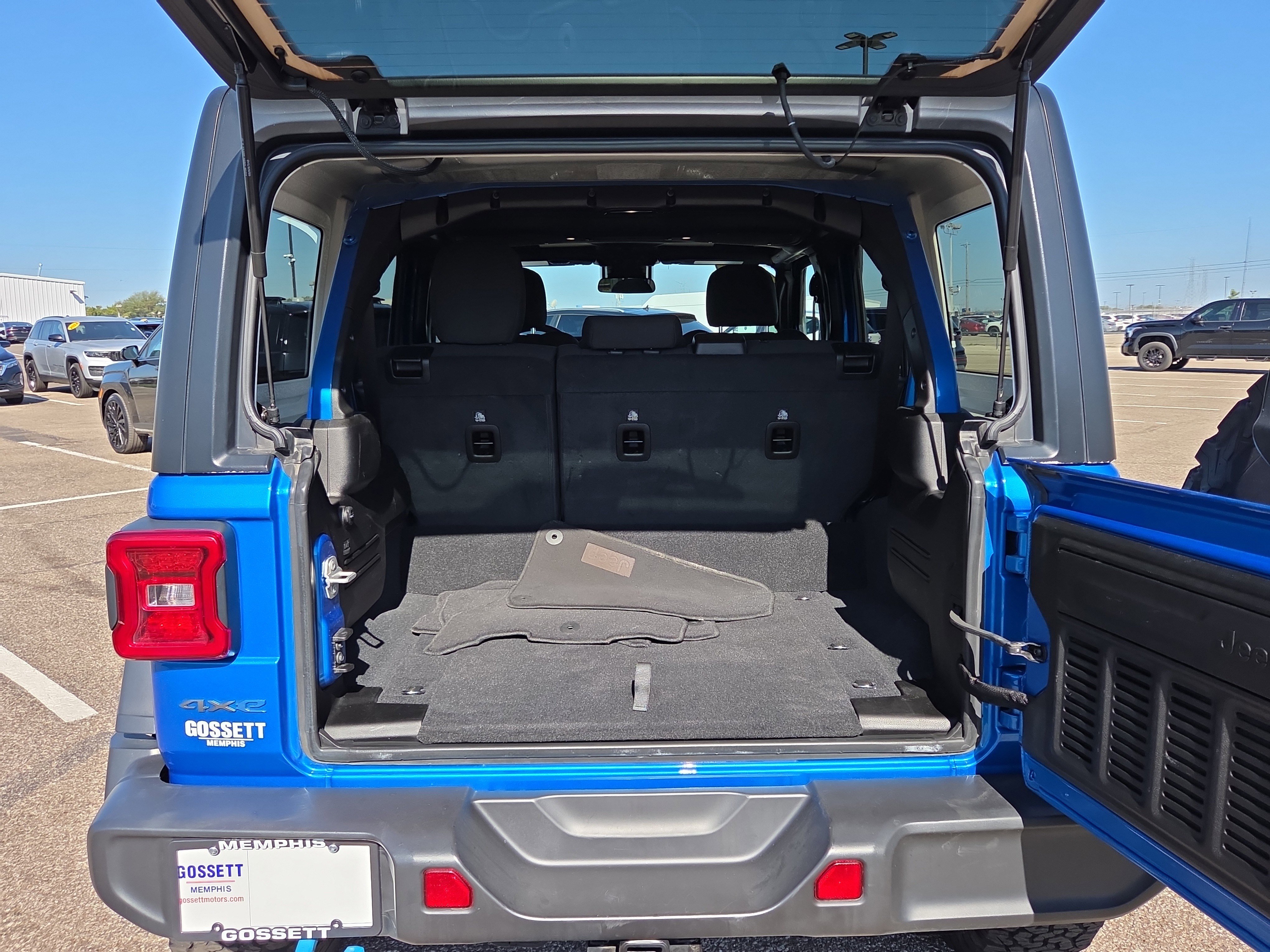 Used 2024 Jeep Wrangler Unlimited Rubicon 4xe image 8