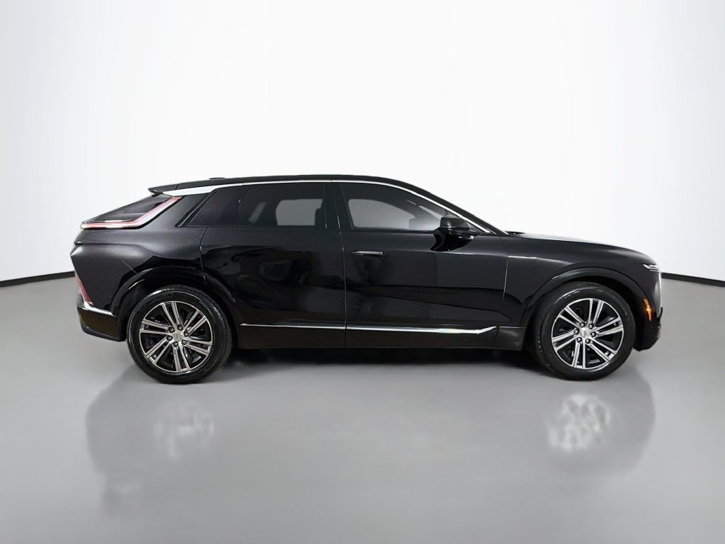 Used 2024 Cadillac Lyriq Luxury AWD/4WD image 8