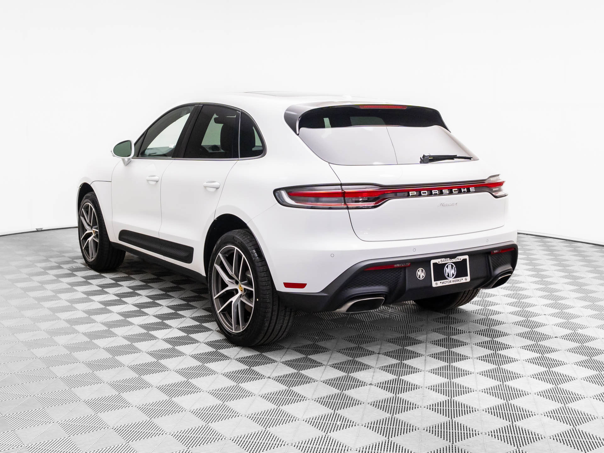 Certified 2026 Porsche Macan AWD/4WD image 3