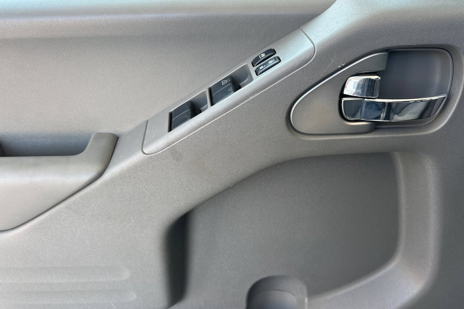 Used 2016 Nissan Frontier SV AWD/4WD image 10