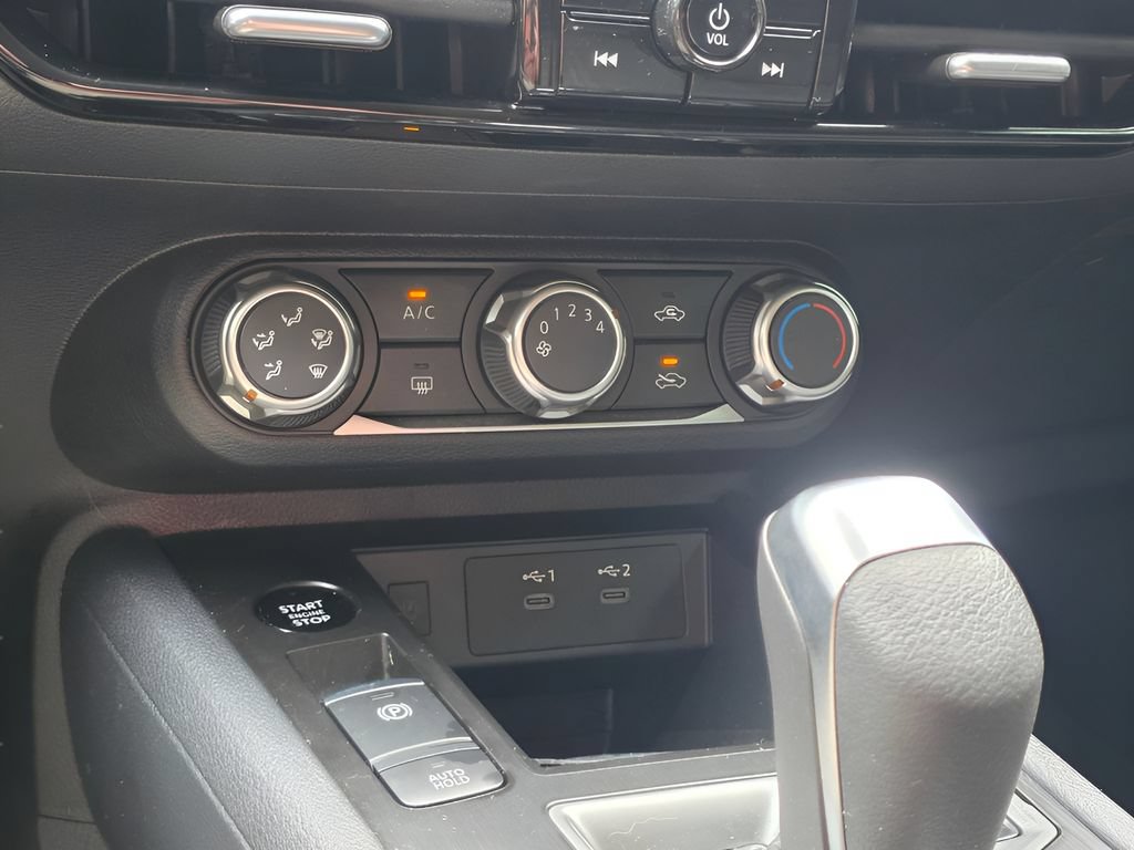 Used 2025 Nissan Kicks SV FWD image 21