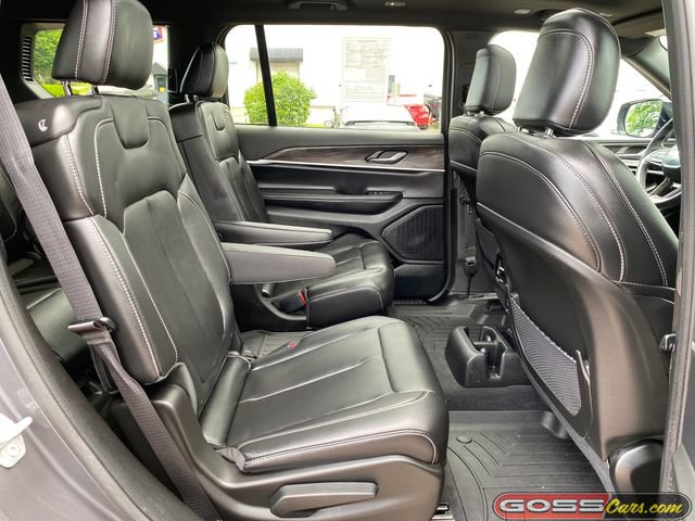 Certified 2025 Jeep Grand Cherokee L Limited w/ Black Appearance Package AWD/4WD image 8