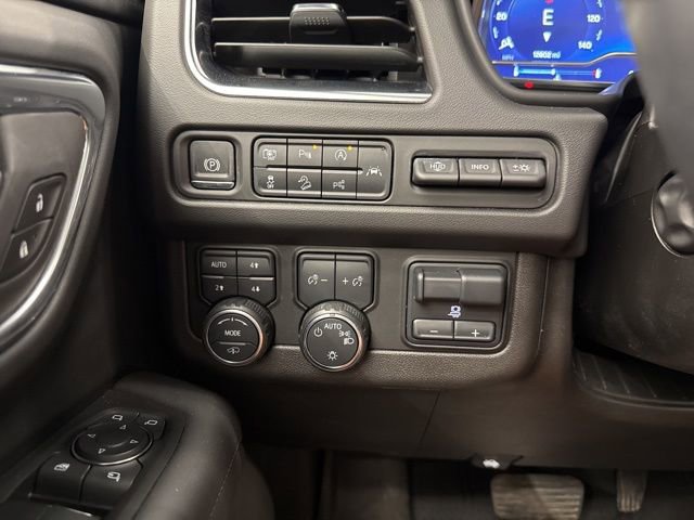 Used 2024 Chevrolet Suburban High Country w/ Advanced Technology Package AWD/4WD image 23