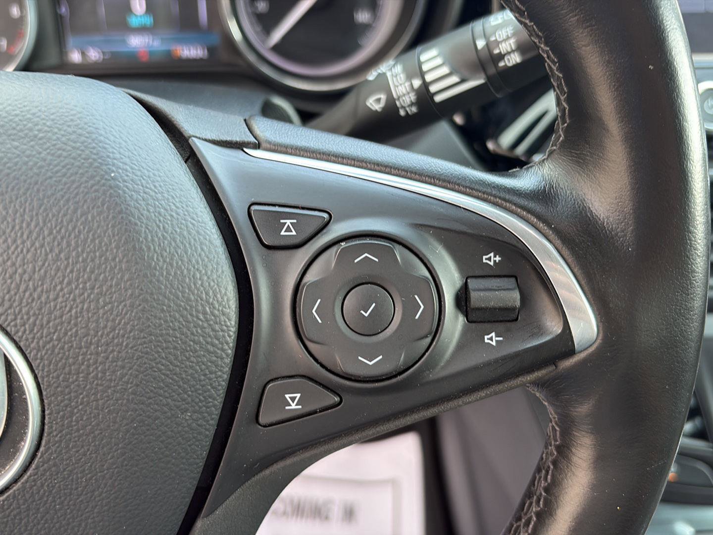 Used 2019 Buick Envision Essence FWD image 9