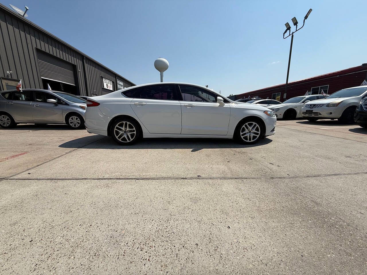 Used 2015 Ford Fusion SE image 25