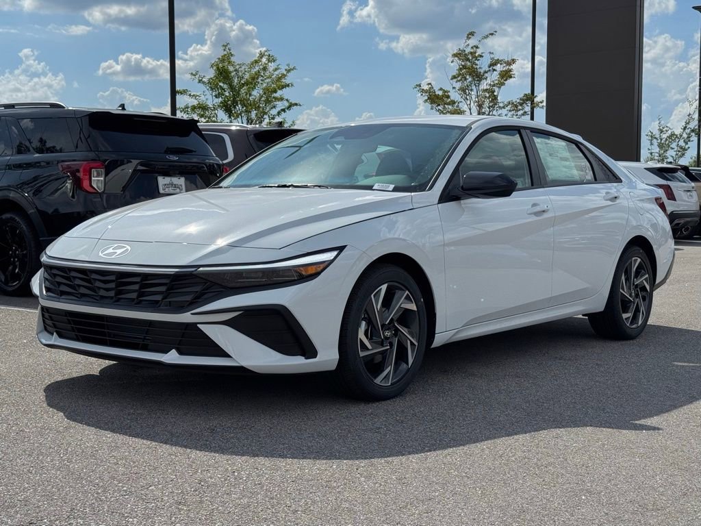 Used 2025 Hyundai Elantra Sport image 7