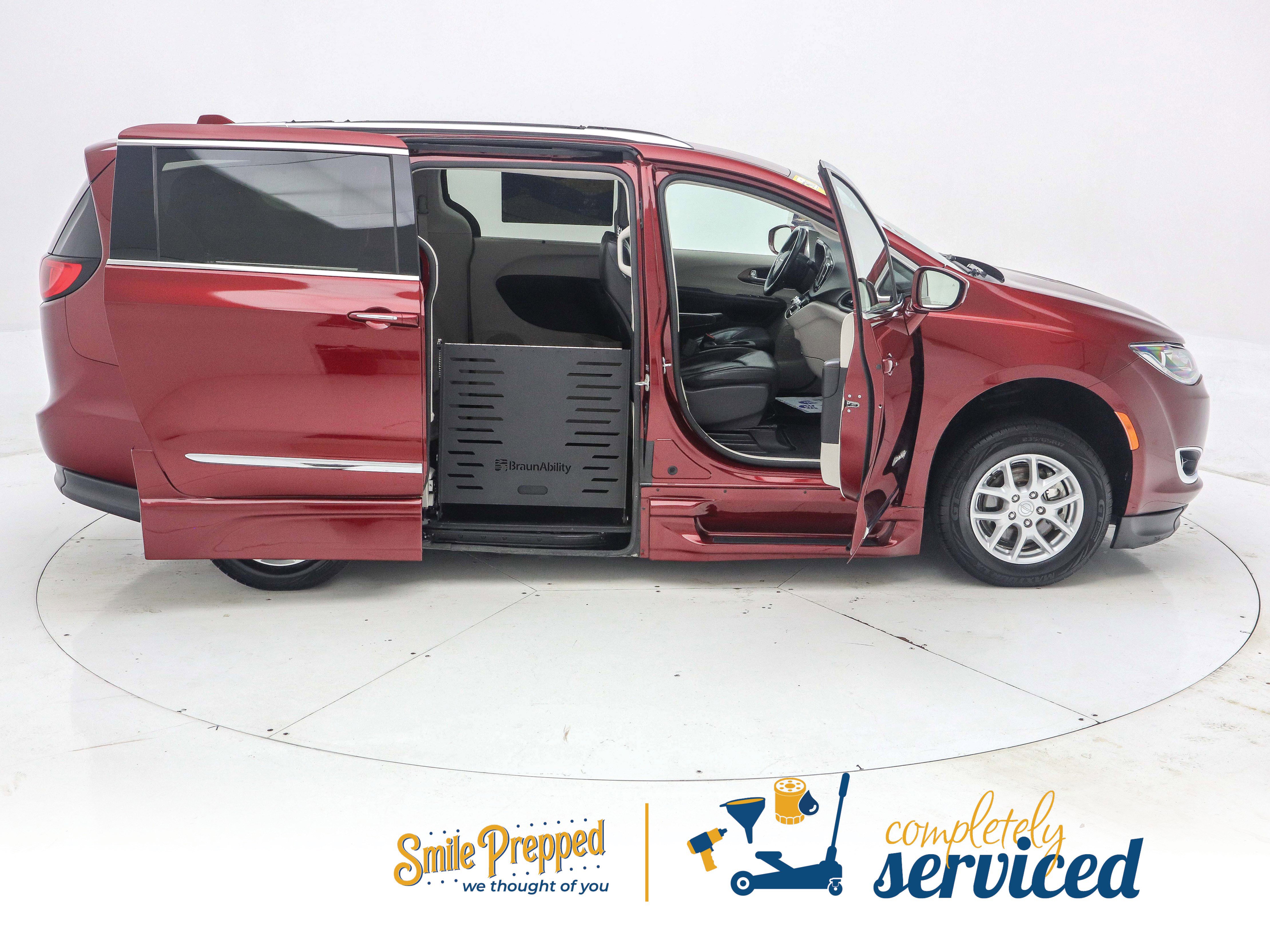 Used 2019 Chrysler Pacifica Touring-L image 4