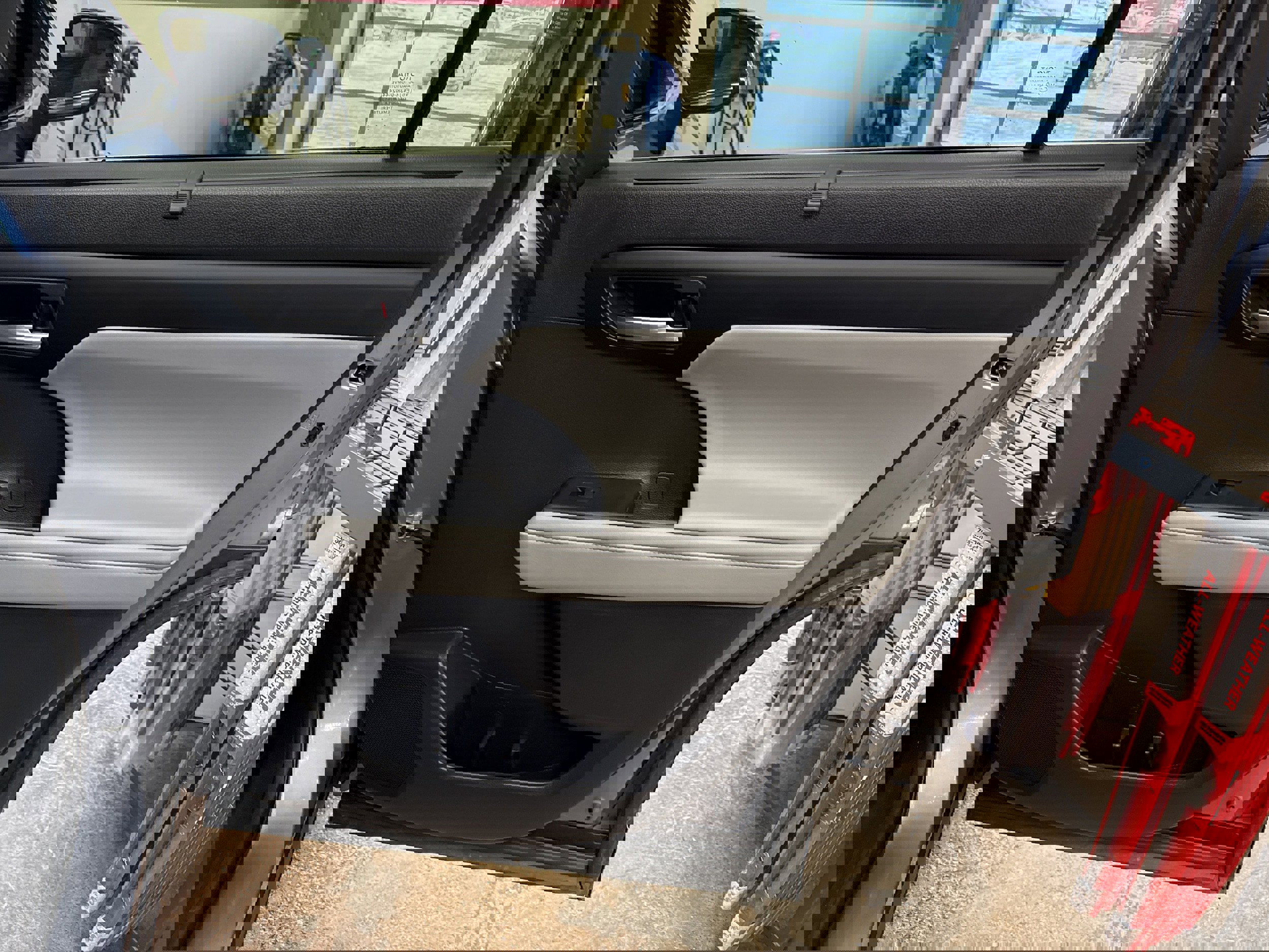 Used 2021 Toyota Highlander XLE image 19