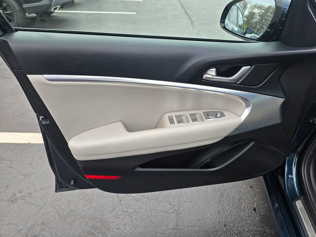 Used 2023 Genesis G70 2.0T RWD image 17