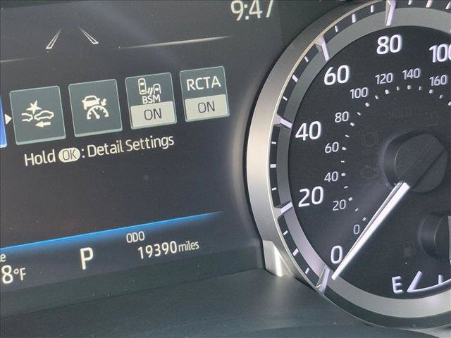 Used 2024 Toyota Highlander XLE FWD image 11