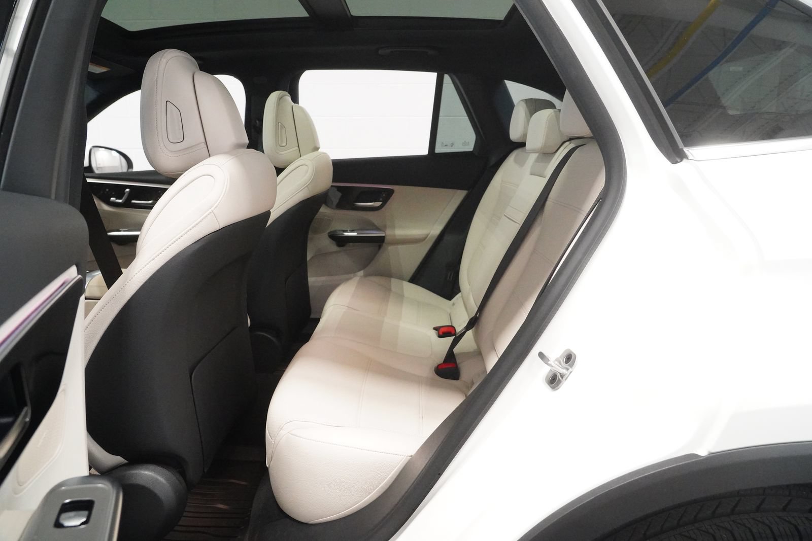 Used 2026 Mercedes-Benz GLC 300 4MATIC image 13