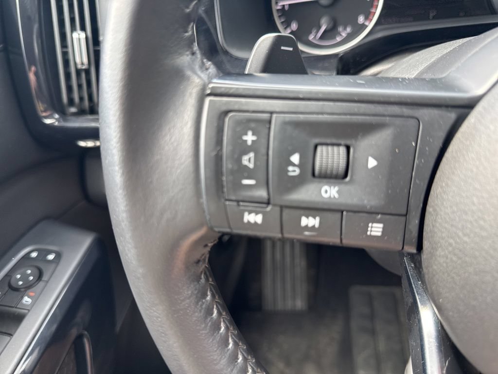 Used 2025 Nissan Pathfinder SV FWD image 23