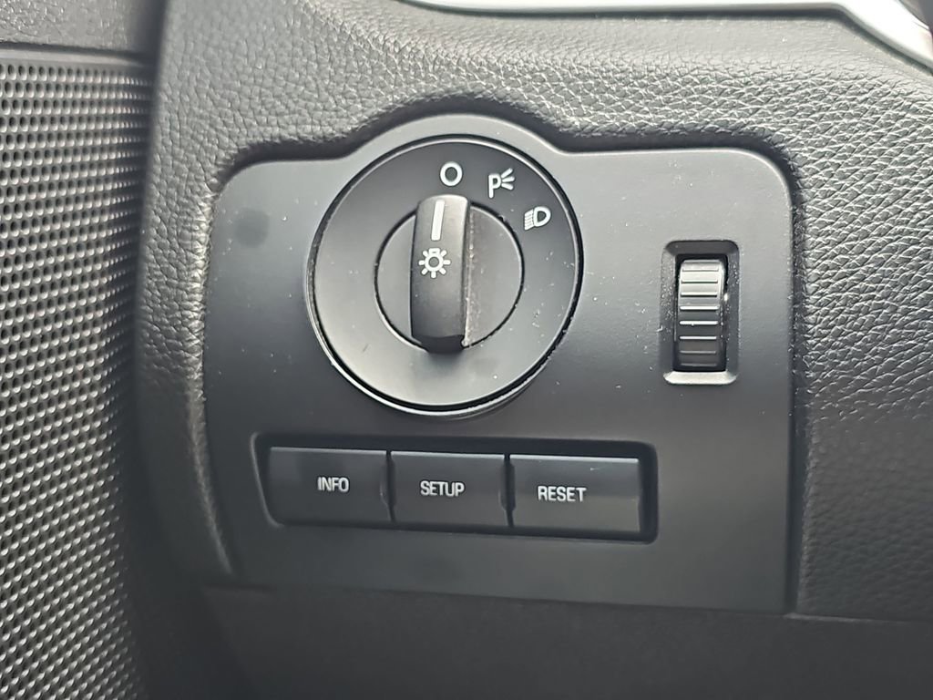 Used 2010 Ford Mustang Convertible image 27