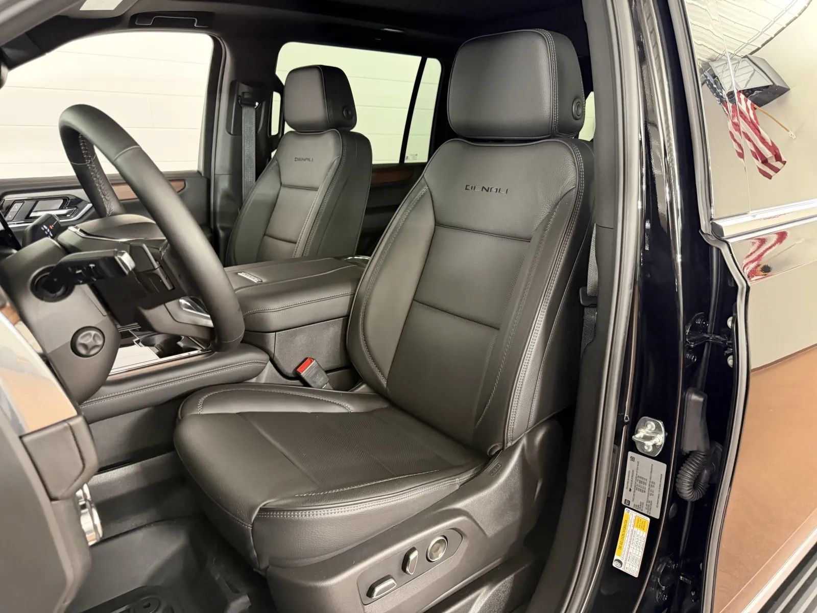 Used 2026 GMC Yukon XL Denali w/ Sun & Power Step Package AWD/4WD image 13