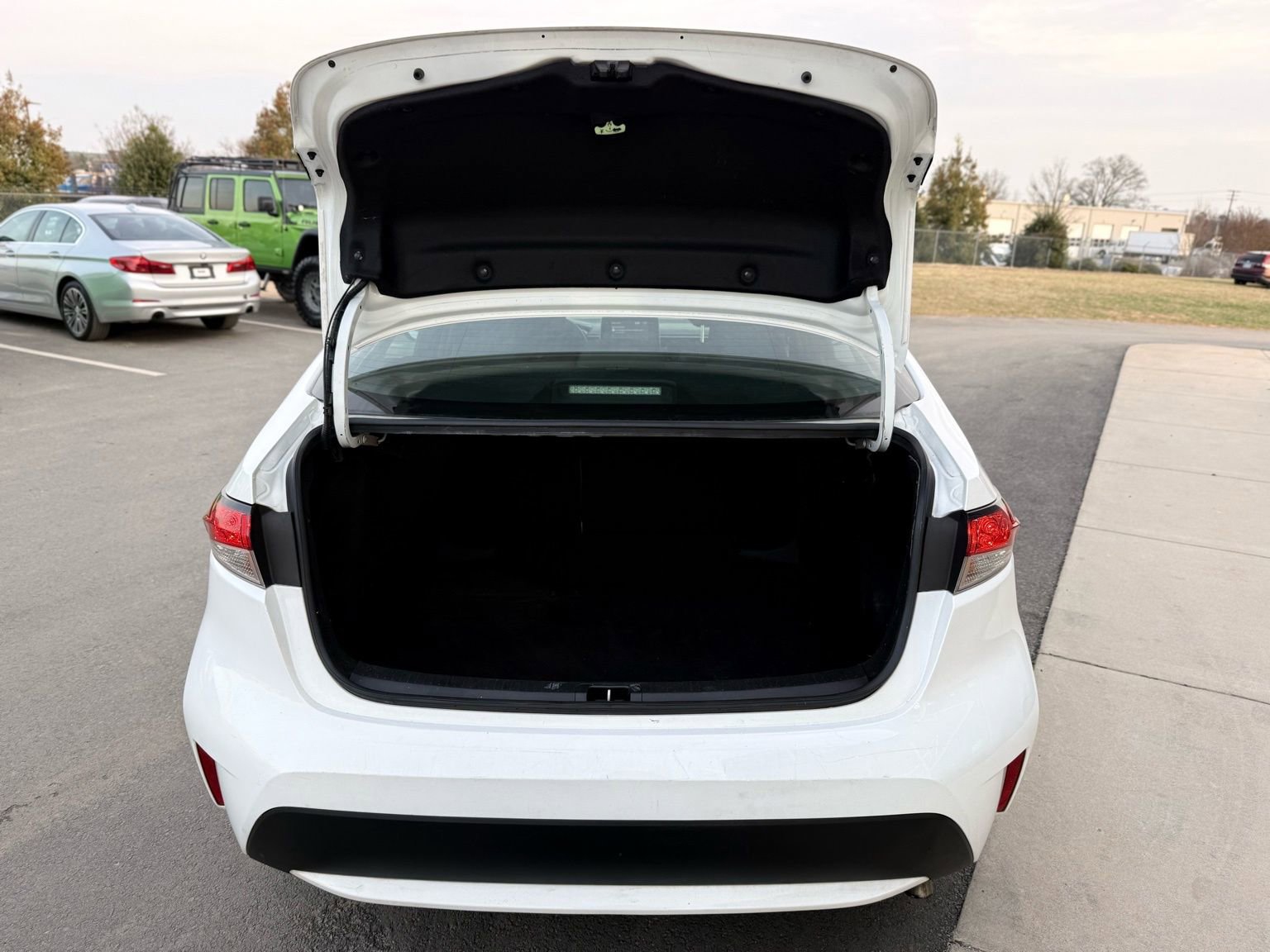 Used 2021 Toyota Corolla LE image 43