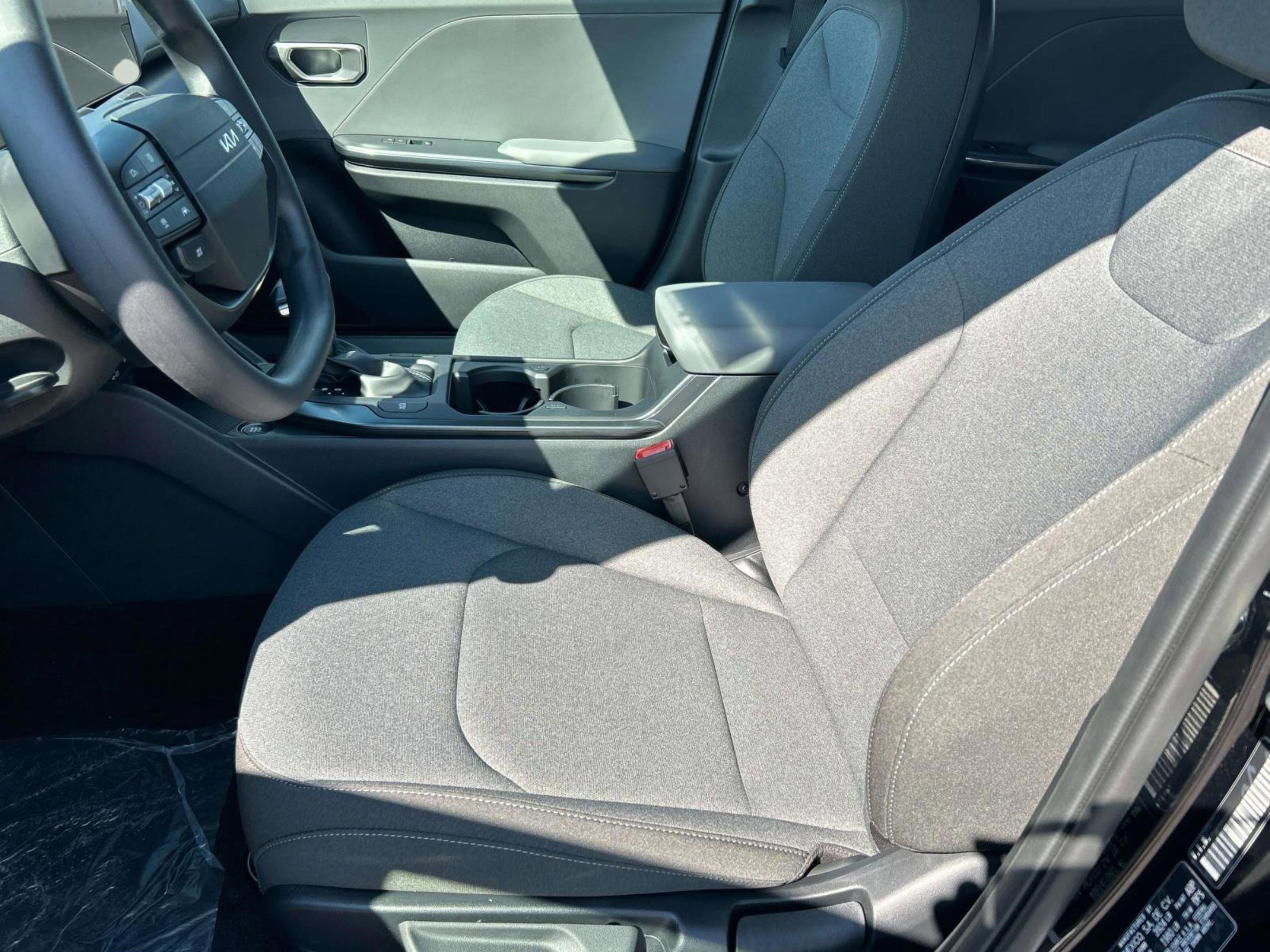 New 2025 Kia K4 LXS image 21