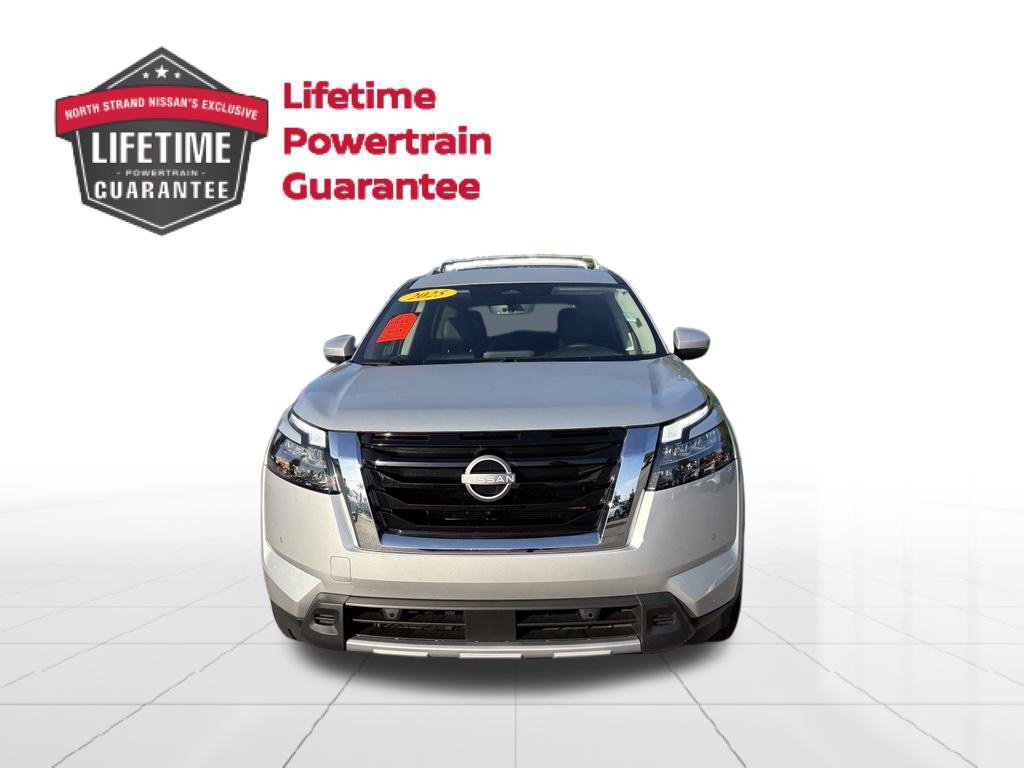 Certified 2025 Nissan Pathfinder SL FWD image 10