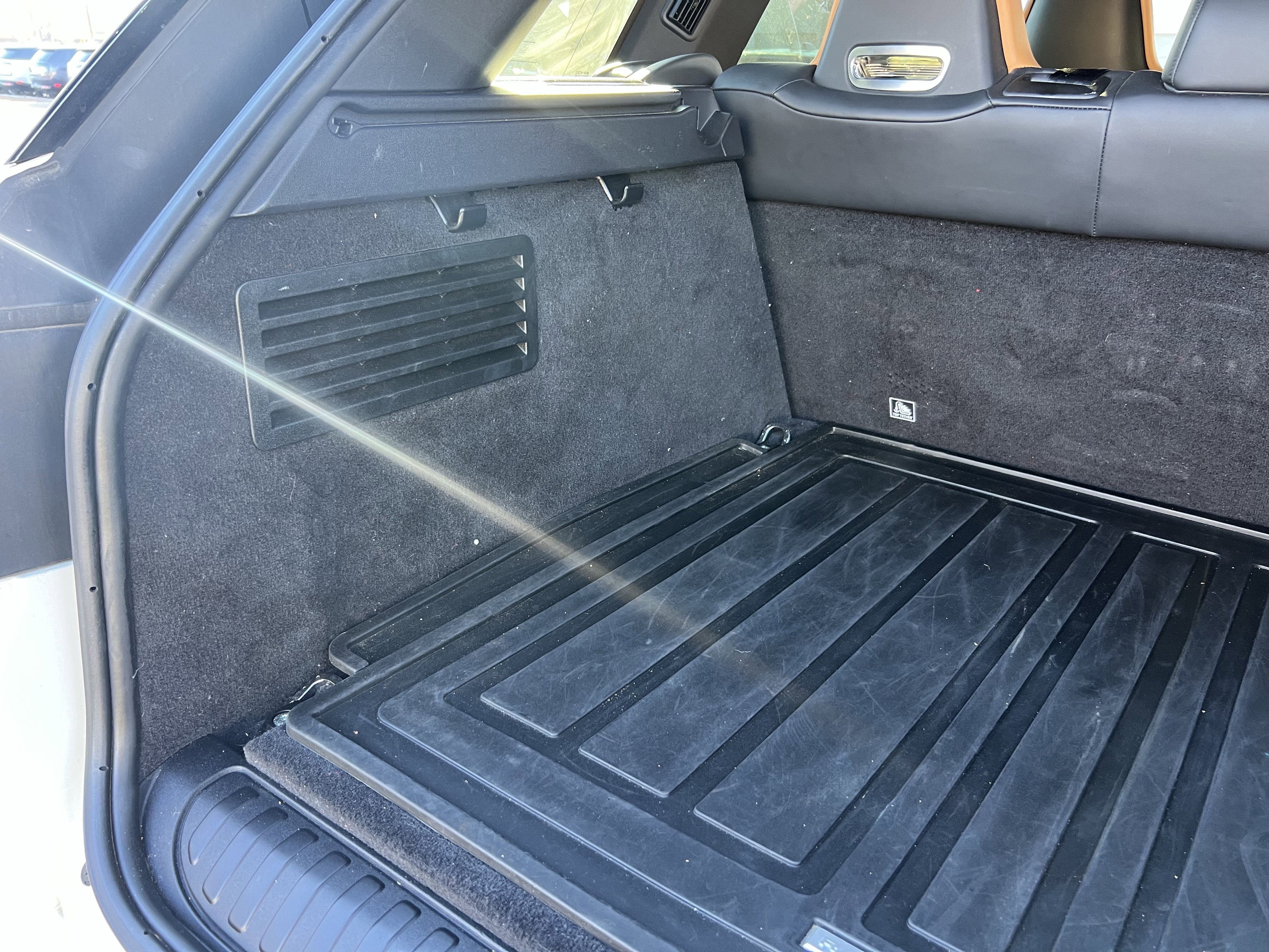 Certified 2022 Land Rover Range Rover Sport SVR image 37