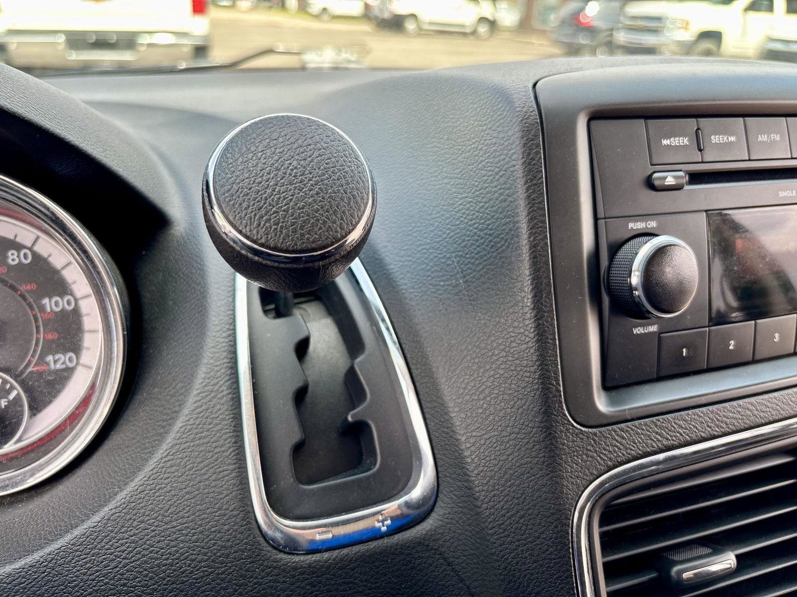 Used 2017 Dodge Grand Caravan SE image 30