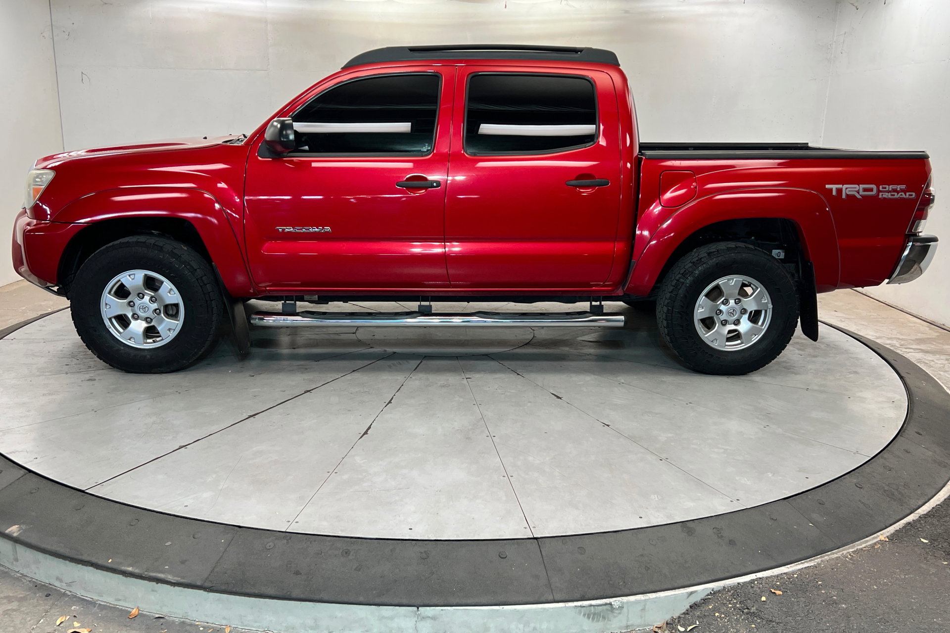 Used 2015 Toyota Tacoma PreRunner w/ TRD Off-Road Package RWD image 2