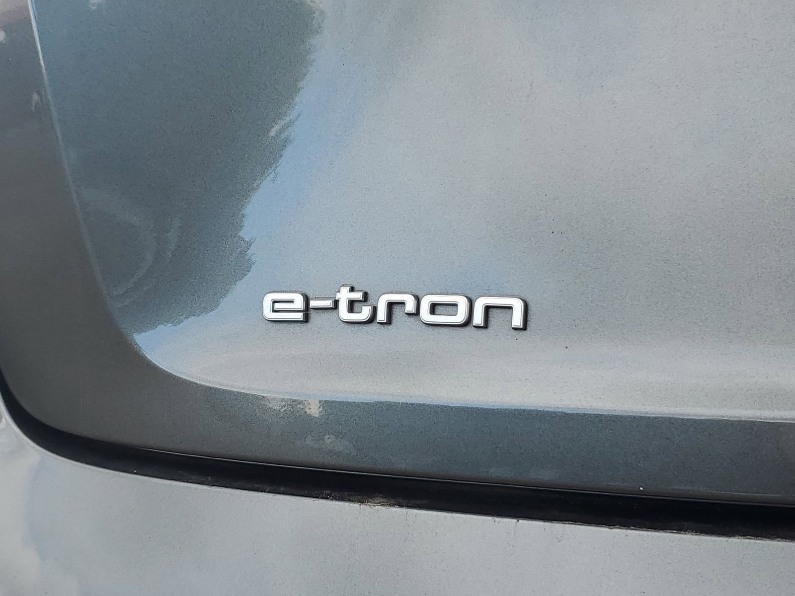 Used 2021 Audi e-tron Prestige w/ Prestige Package image 6