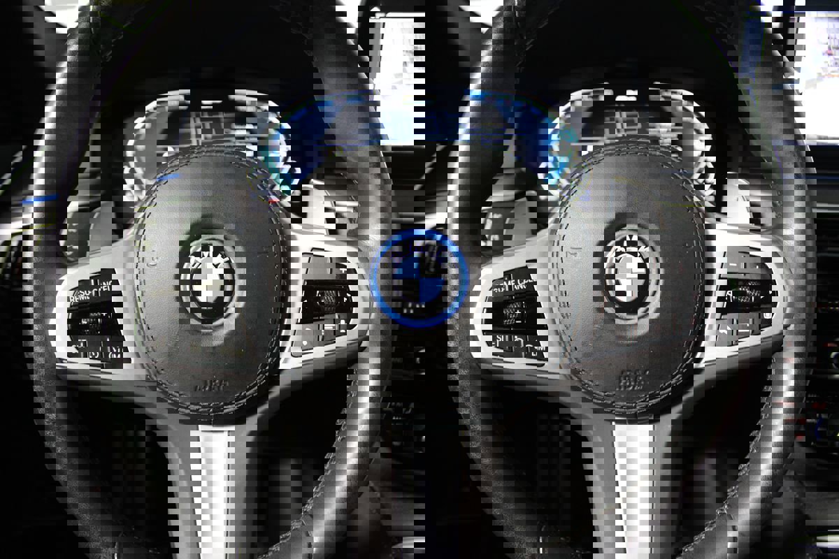 Used 2023 BMW 530e w/ M Sport Package image 13