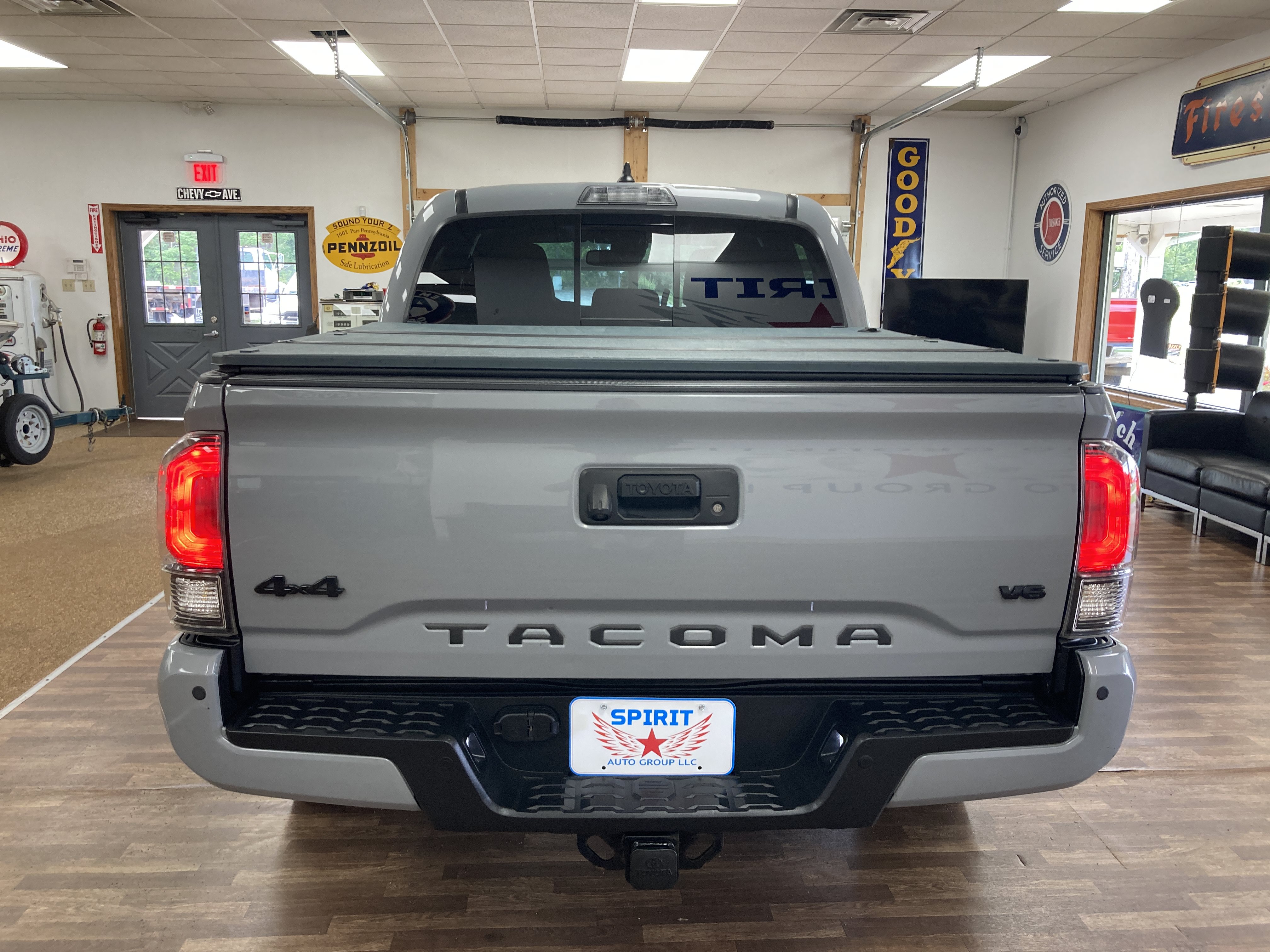Used 2020 Toyota Tacoma Limited AWD/4WD image 8