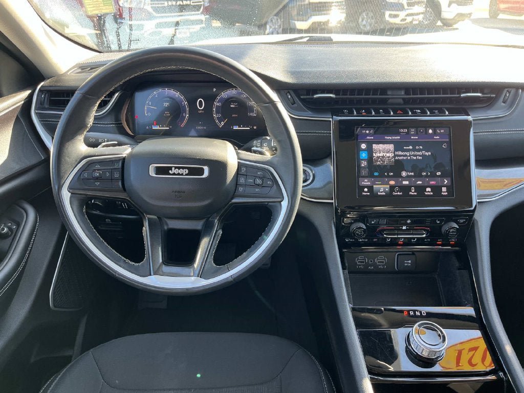 Used 2021 Jeep Grand Cherokee L Laredo w/ Luxury Tech Group I AWD/4WD image 10