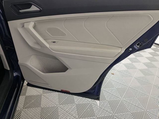 Used 2024 Volkswagen Tiguan SE image 34