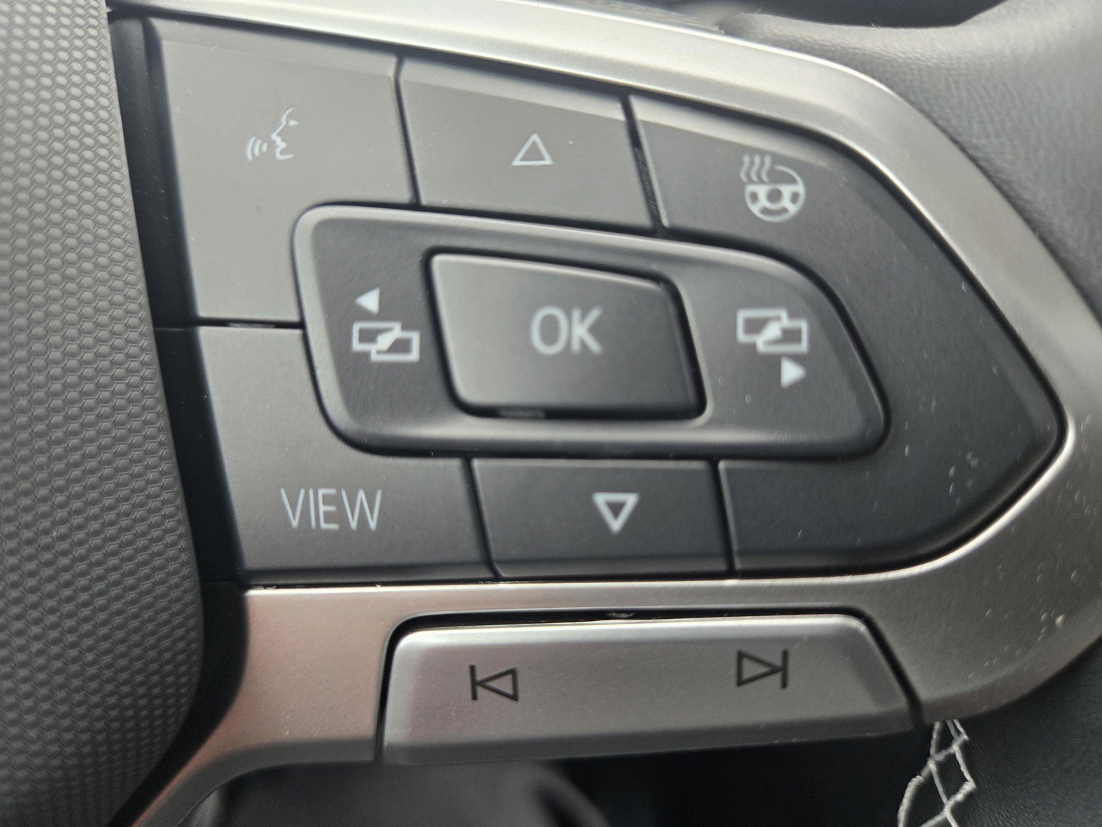 Used 2024 Volkswagen Taos SE image 16