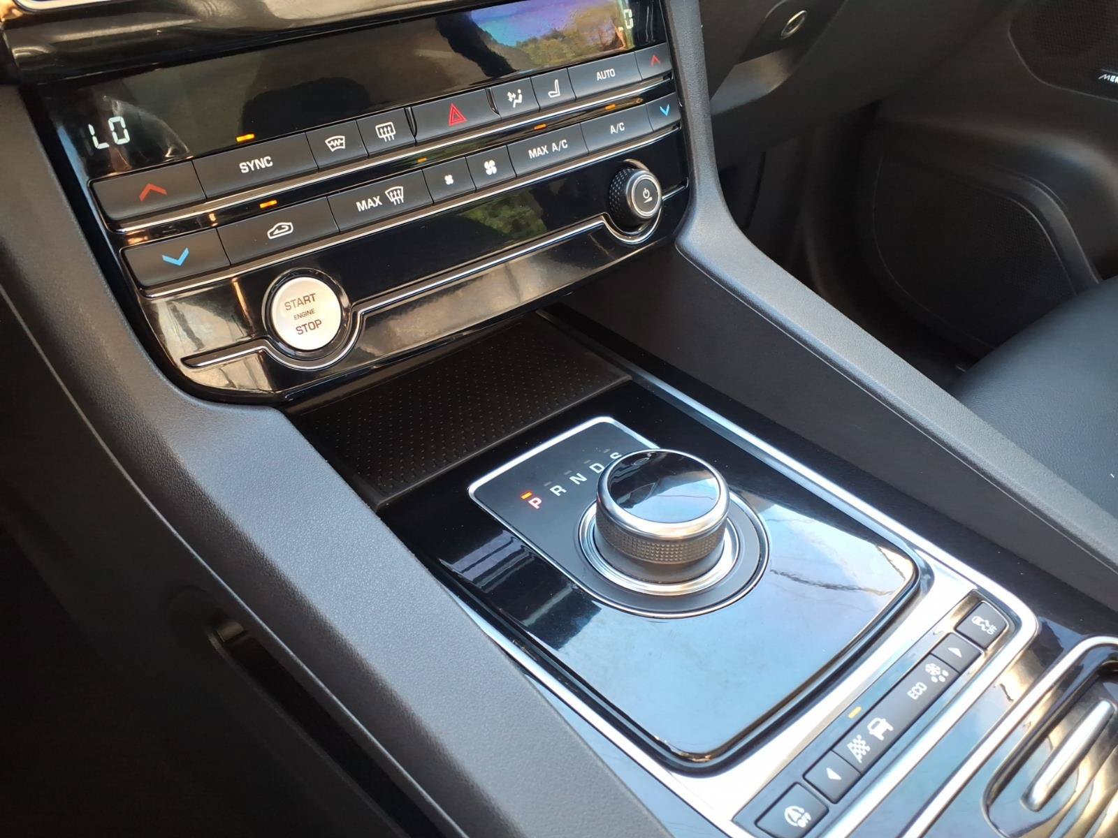 Used 2019 Jaguar F-PACE Premium AWD/4WD image 24