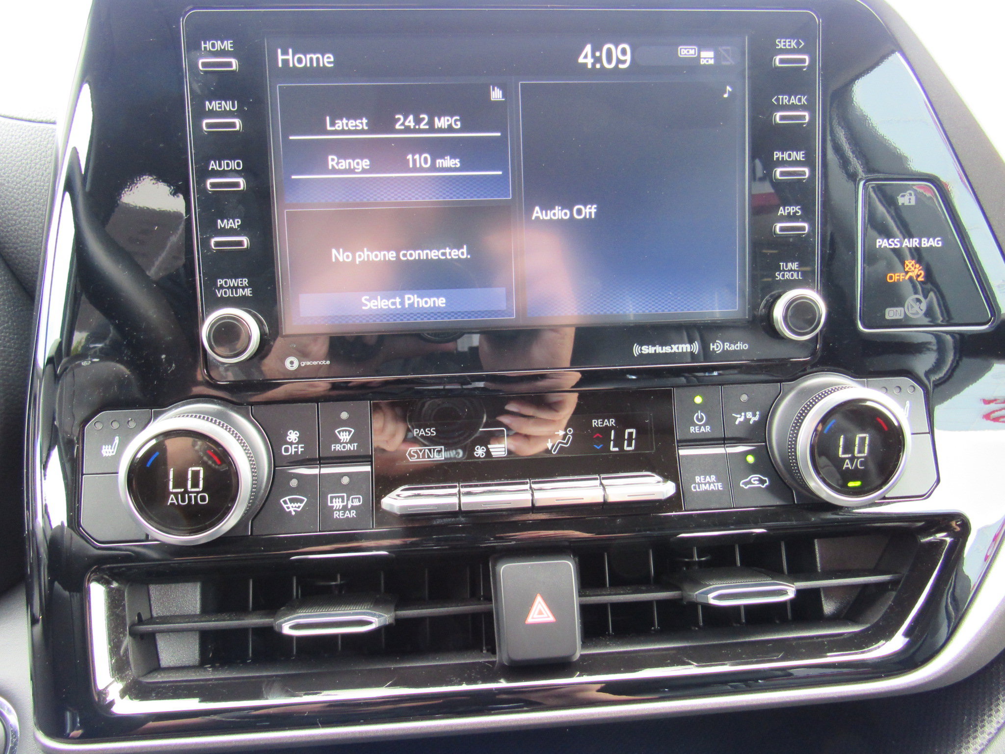 Used 2022 Toyota Highlander XLE AWD/4WD image 21