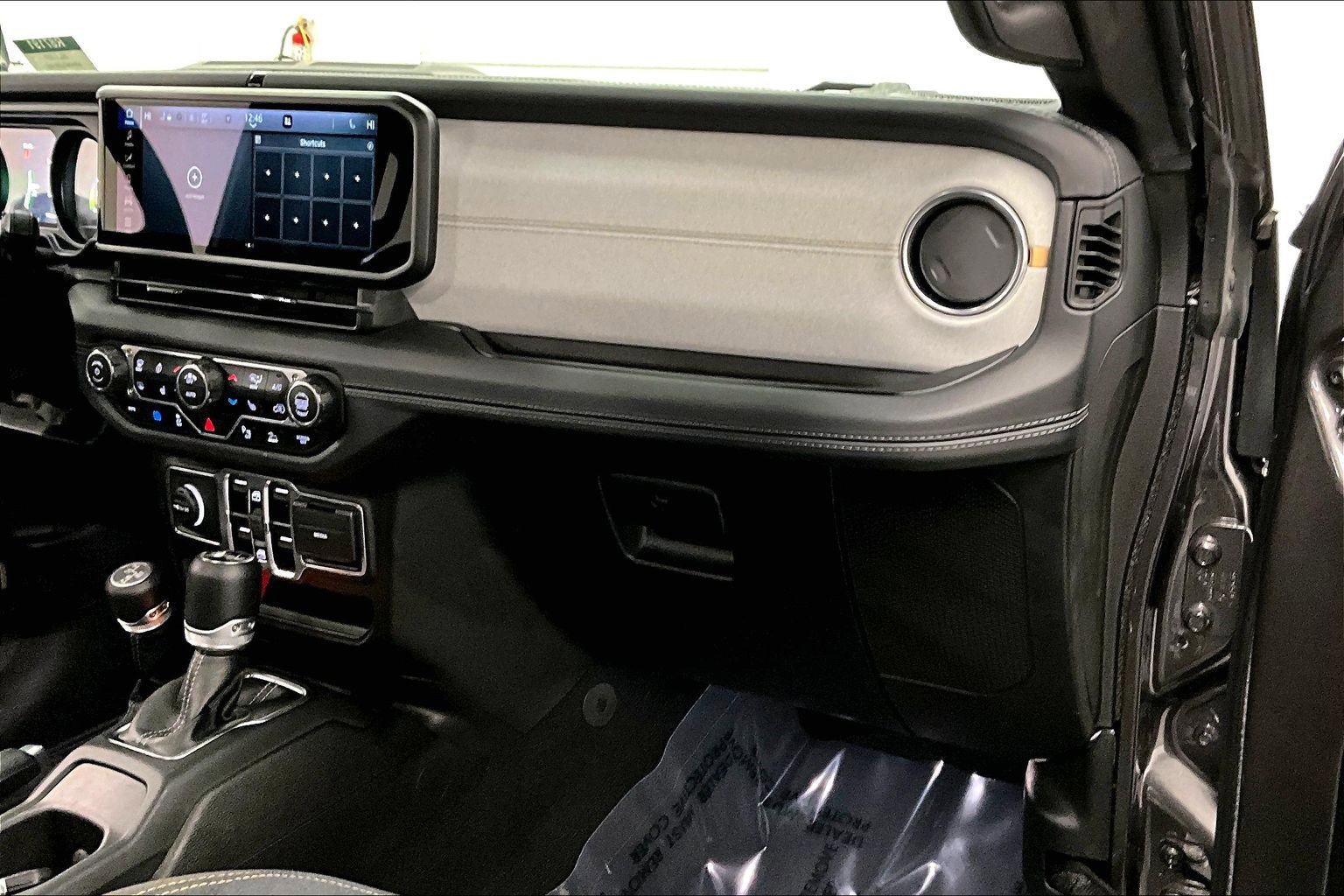 Used 2025 Jeep Wrangler Unlimited Sahara w/ Safety Group AWD/4WD image 19