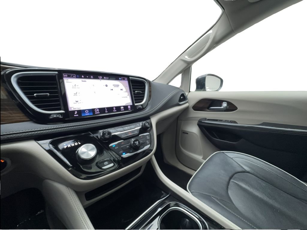 Used 2022 Chrysler Pacifica Limited FWD image 41