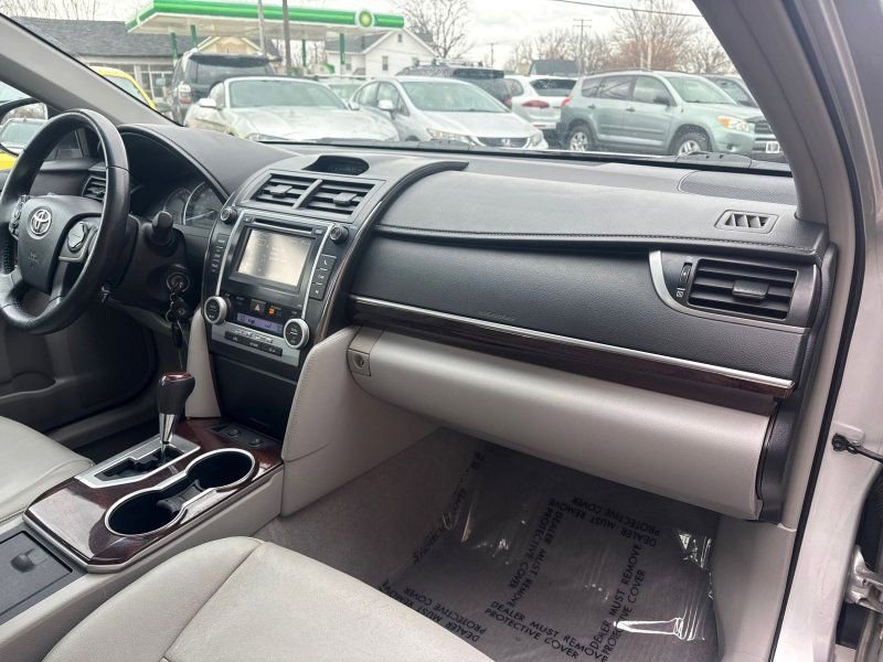 Used 2013 Toyota Camry XLE image 14